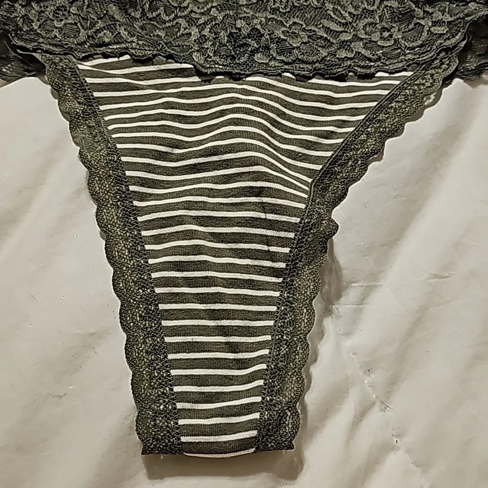 Womens nwots sz large green and white thong